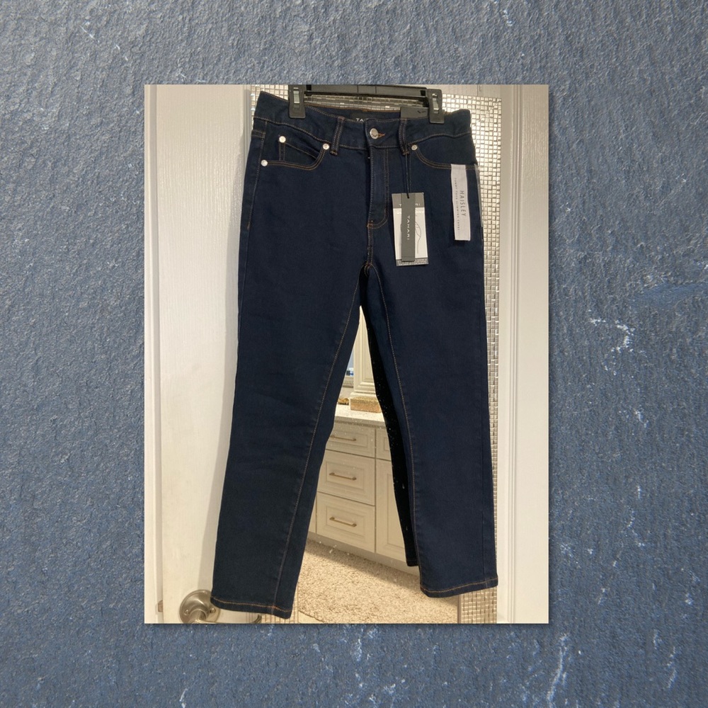 NWT Tahari Haisley Tummy Tuck Slimming Denim Capri Jeans Size 6/28z.